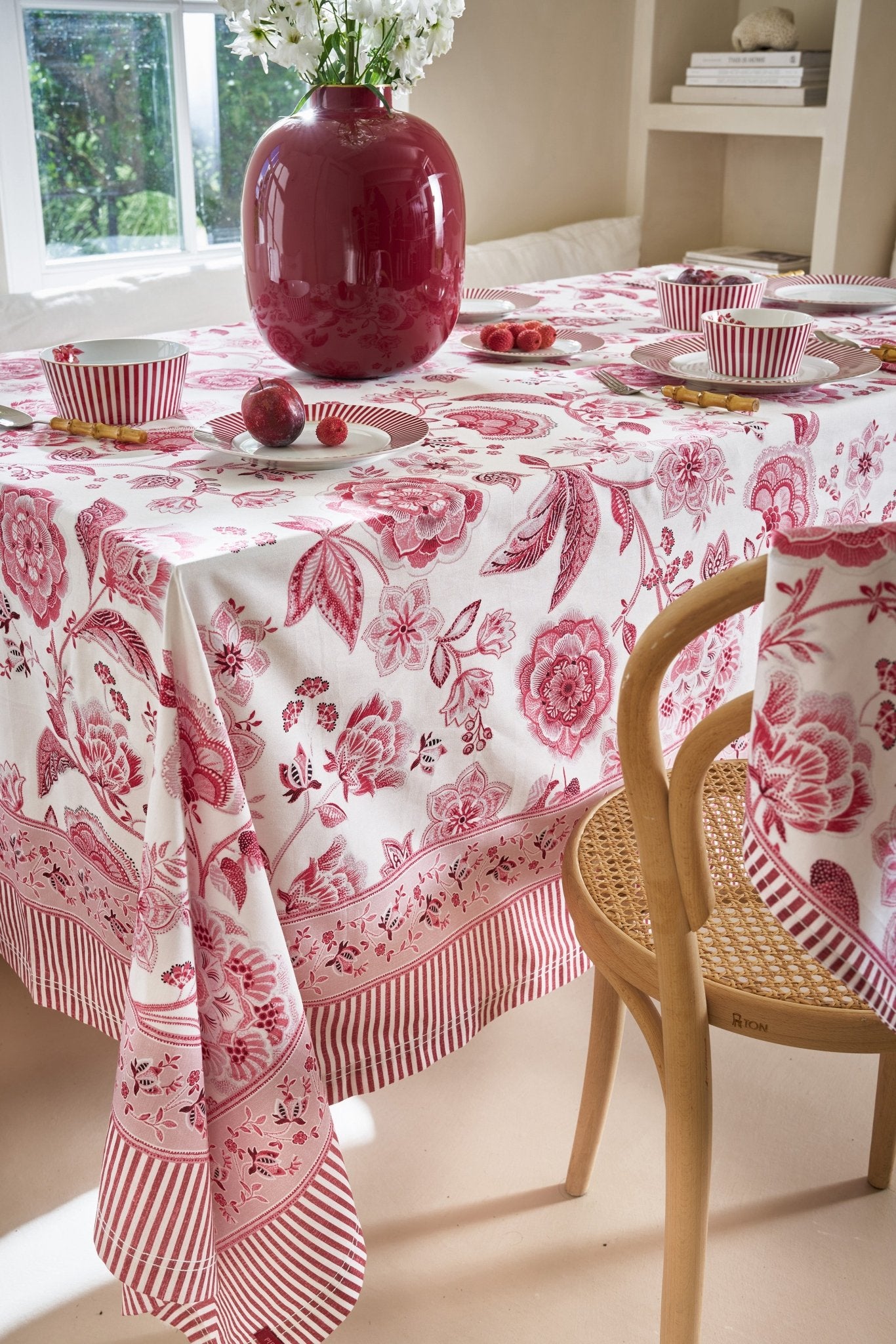 Fata de masa 160x310cm Royal Regal Flower rosu - Eclair.md