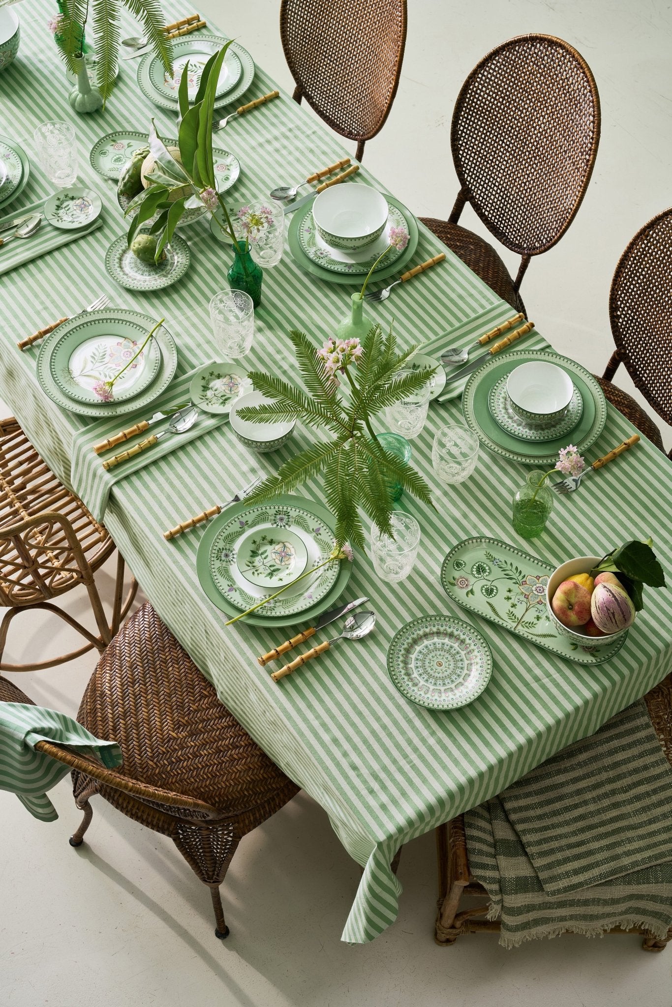 Fata de masa 180x300cm Stripes verde deschis - Eclair.md