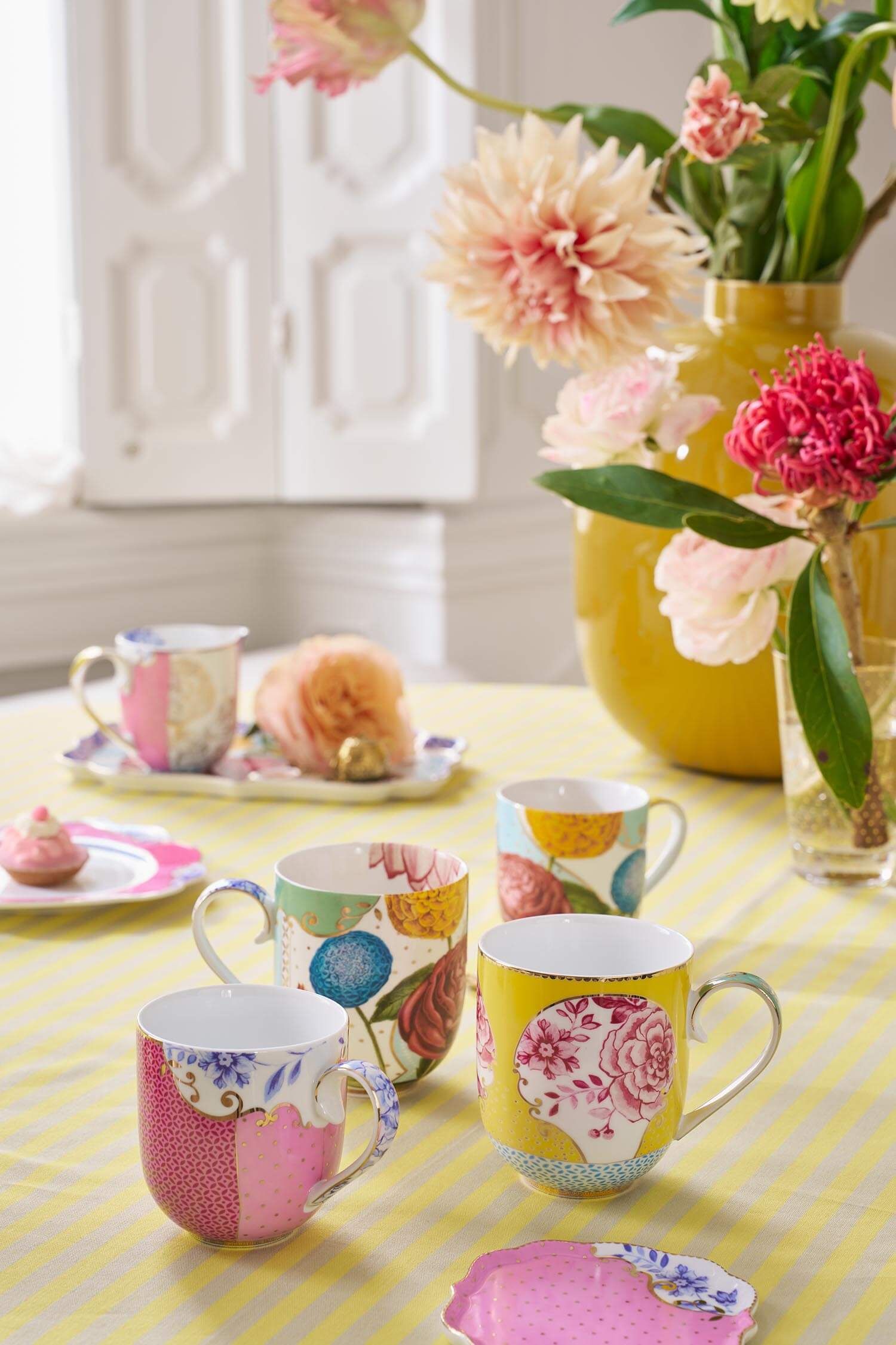 Set 2 căni Pip Studio Royal Yellow, porțelan, 325ml
