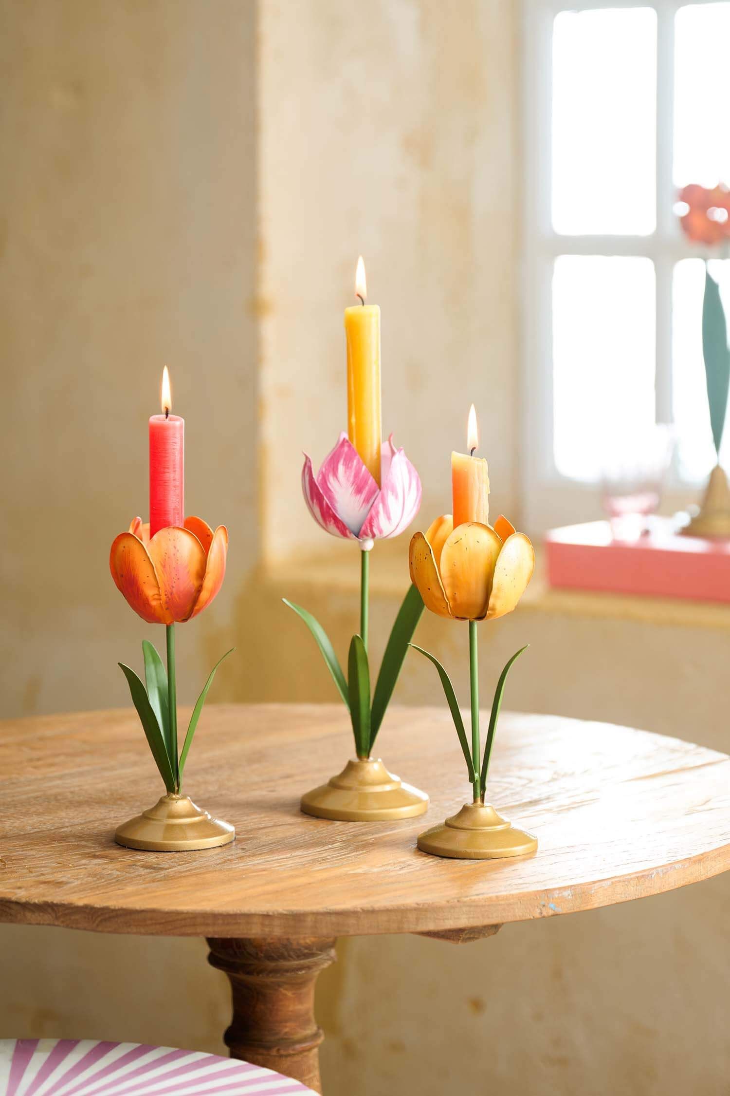 Suport din metal pentru lumânare Tulip, galben, 21cm