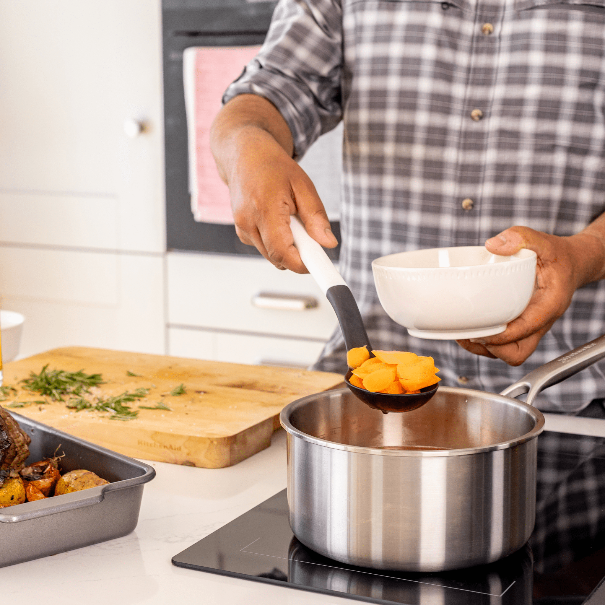 Lingura cu fante alb portelan - Eclair.md