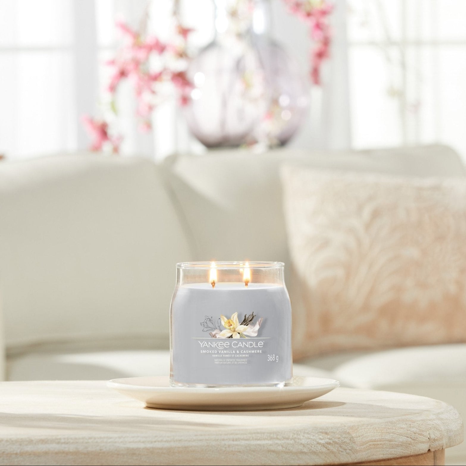 Lumanare parfumata medie Signature Smoked Vanilla & Cashmere - Eclair.md