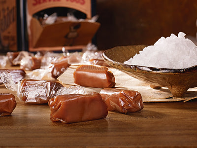 Bomboane frantuzești cu caramel sărat în cutie din lemn, 150g
