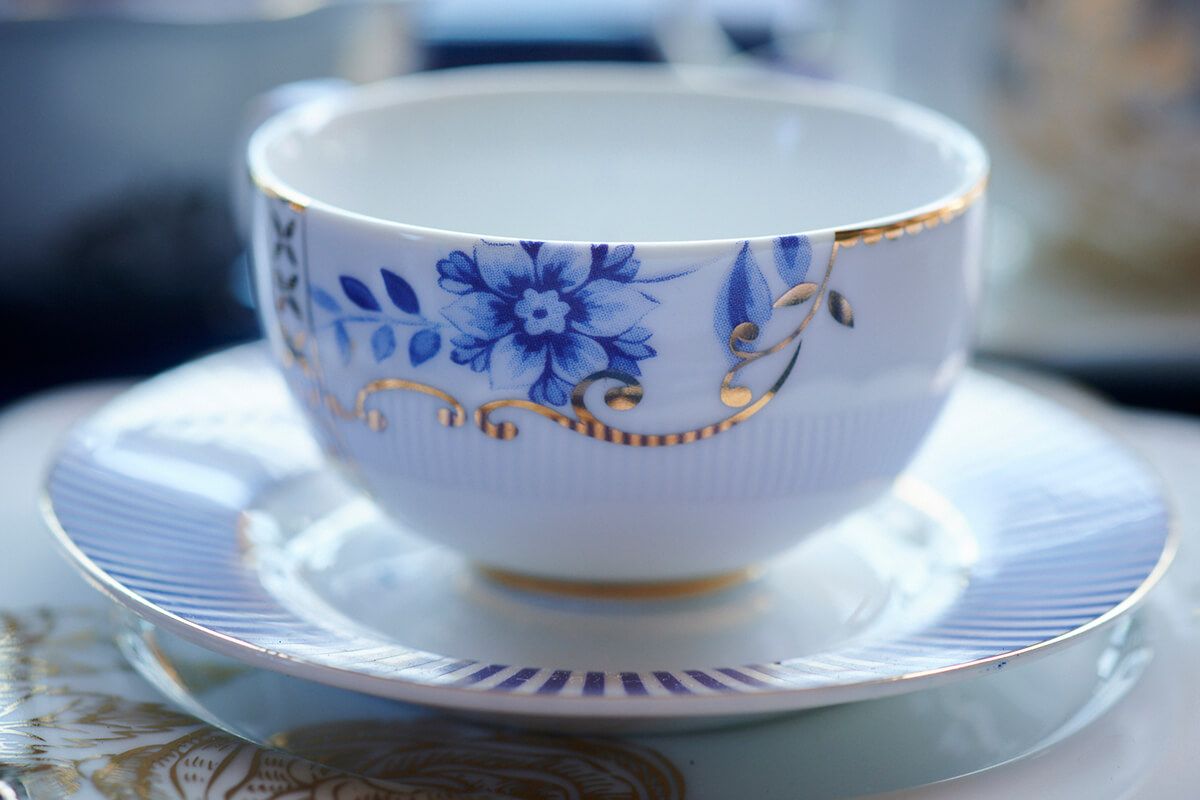 Set 2 cești de espresso cu farfurioare Royal White