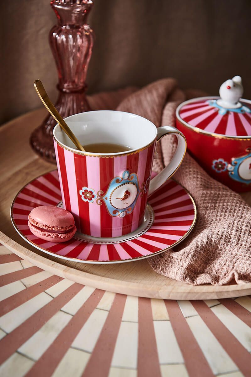 Набор из 2 больших кружек Love Birds Medallion Stripes в интерьере