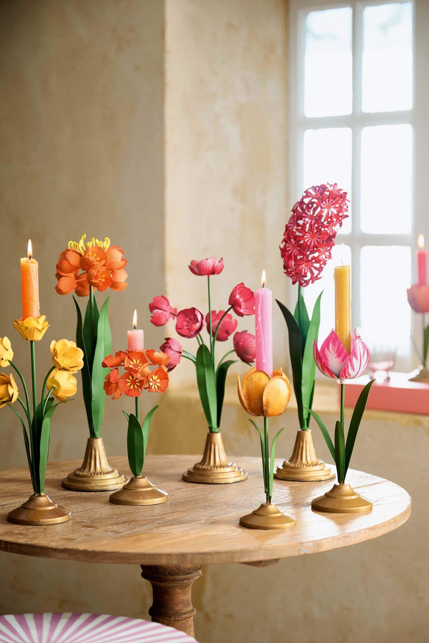 Suport din metal pentru lumânare Flower, oranj, 22.5cm