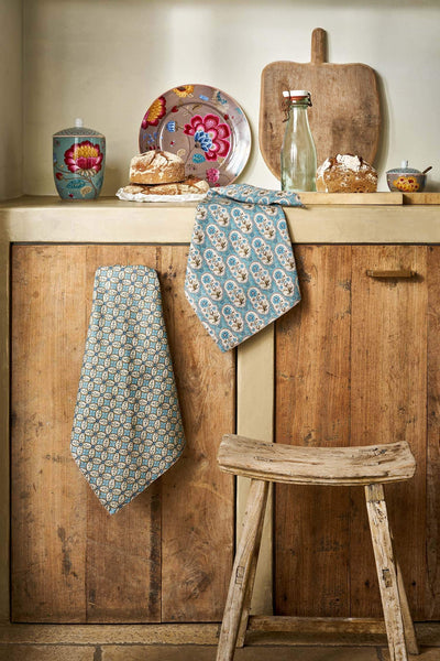 Blooming Tales Bustani-Pashmina set of 2 tea towels in a styled setting