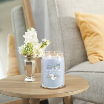 Lumanare parfumata mare Signature A Calm & Quiet Place - Eclair.md