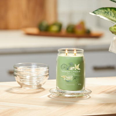 Lumanare parfumata mare Signature Vanilla Lime - Eclair.md