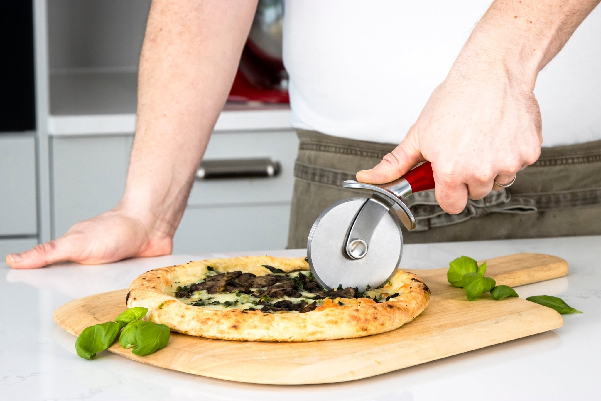 Taietor din otel inoxidabil pentru pizza – rosu Empire - Eclair.md