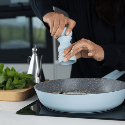 Tigaie 28cm Cast Aluminium albastru deschis - Eclair.md